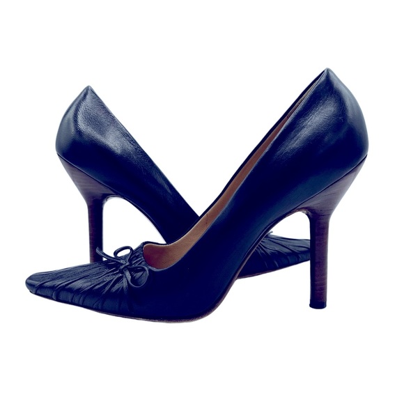 GUCCI BLACK PUMPS w RUCHING & BOW - Picture 5 of 7